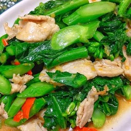 Stir-fried Kale with Pork Pieces