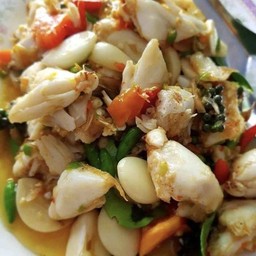 เนื้อปูก้อน ผัดพริกขี้หนู
