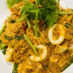 ปลาหมึกผัดไข่เค็ม