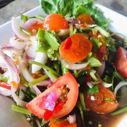 ยำไข่แดง