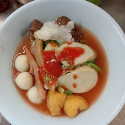 ชายสี่ บะหมี่เกี๊ยว ปากซอย18