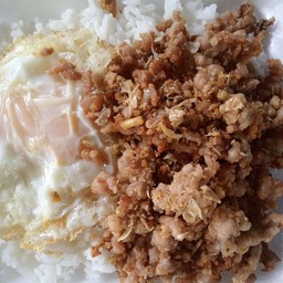 หมูสับทอดกระเทียมไข่ดาว