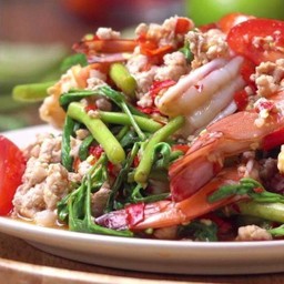 ยำผักกระเฉด