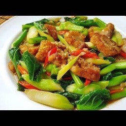 ข้าวยำไก่แซ่บ กระเพราแซ่บ by เจ๊เมย์