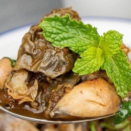 ยำกบน้ำพริกเผา