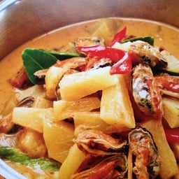 แกงสับปะรดหอยแมลงภู่