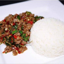 กระเพราเนื้อชิ้น