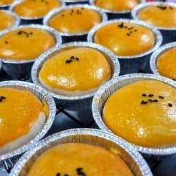 ร้านขนมเปี๊ยะไข่เค็มลาวา by Pharo