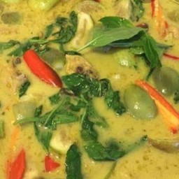 ผัดพริกแกงเขียวหวานไก่(กับข้าว)