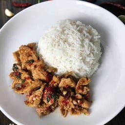 ข้าวกระเพราหมูชิ้น
