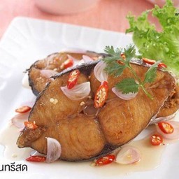 ยำปลาอินทรีย์ทอด