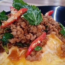 น้องเฌอ กะเพราไข่ข้น ไร่ขิง/สามพราน