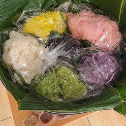 ข้าวเหนียวมูนหอมๆ ไม่ใส่สีผสมอาหาร หอมๆอร่อยๆเลยครับ