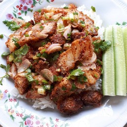 ข้าวยำหมูกรอบแซ่บ