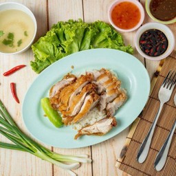 ข้าวมันไก่ทอด+หมูกรอบ