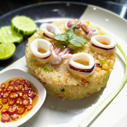 ข้าวผัดปลาหมึก