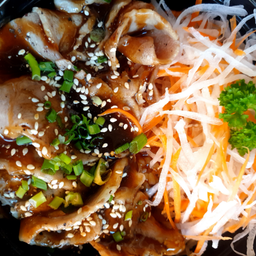 ข้าวด้งสันคอหมูชาบูพริกไทยดำฟรีโค้ก1ขวด295ml.