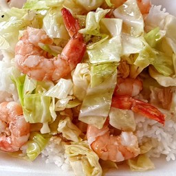 กะหลำ่ผัดนำ้ปลากุ้งสดราดข้าว