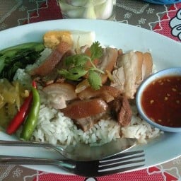 ป้าจุก ก๋วยเตี๋ยวโบราณ ข้าวขาหมู