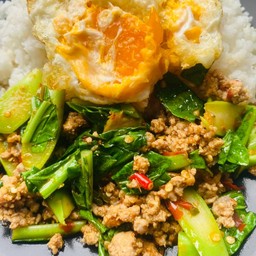 คะน้าหมูสับ กับข้าว