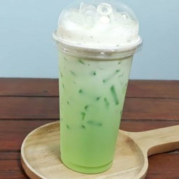 นมเย็นสีเขียวแก้ว