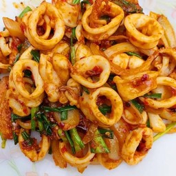 ผัดพริกเผาปลาหมึกราดข้าว