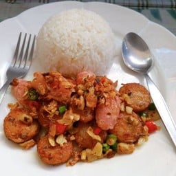 ข้าวราด ไส้อั่ว+แหนม คั่วพริกเกลือ