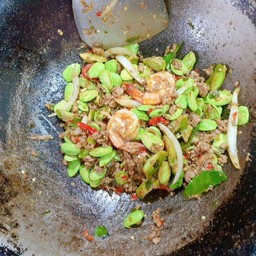 ข้าวราด สะตอผัดกะปิ หมูสับกุ้งสด