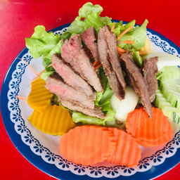 สลัดเนื้อย่าง