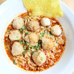 ก๋วยเตี๋ยวเย็นตาโฟลูกชิ้นแคะ