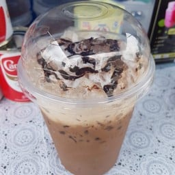 CB Coffee ตั้งอยู่หน้าร้านก๋วยเตี๋ยวเรือทองคำมา ทาวน์อินทาวน์