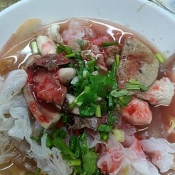 ต้มเลือดหมูและก๋วยจั๊บน้ำใส(เจ้อี้ด)