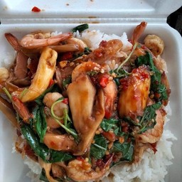 กระเพราทะเล(ราดข้าว)