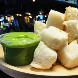 ขนมปังนึ่งสังขยาใบเตย