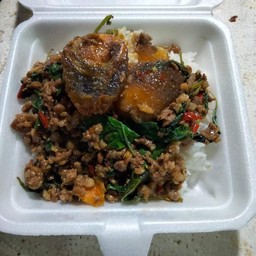 กระเพราไข่เยี่ยวม้า(กับข้าว)