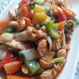 ไก่ผัดเม็ดมะม่วง