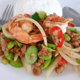 ข้าวราด สะตอผัดกะปิ เนื้อสับกุ้งสด