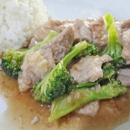 ข้าวราดผัดบล๊อคโคลี่หมู