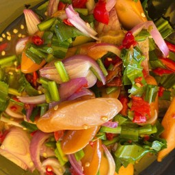 ยำไส้กรอก