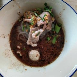 ร้านก๋วยเตี๋ยวเรือน้องน้ำพั้นช์