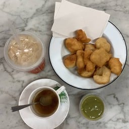 ปาท่องโก๋ ชาเย็น อร่อยรสชาตไม่เหมือนทั่วไป
