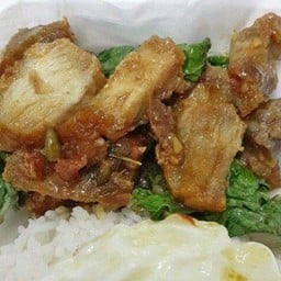 ข้าวราดกระเพราหมูกรอบ