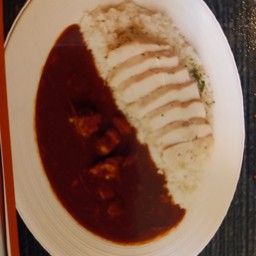 ข้าวแกงกะหรี่อกไก่เบญจา