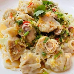 ยำเกี๊ยวหมูตะไคร้สูตรเจ้าพระยา