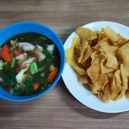 ราดหน้าเกี๊ยวกรอบ หมู-ไก่