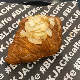 ครัวซองอัลมอนด์ (Almond Crosiant)