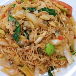 มาม่าผัดต้มยำเนื้อหอยลาย