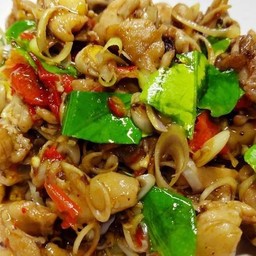 คั่วตะไคร้ราดข้าว ( สามารถเลือกเนื้อสัตว์ได้)