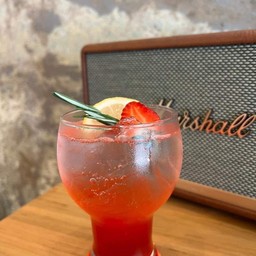 STRAWBERRY SODA สตอเบอร์รี่โซดา