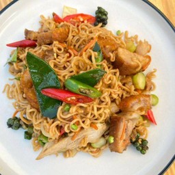 ขี้เมาผัดมาม่าไก่อบ